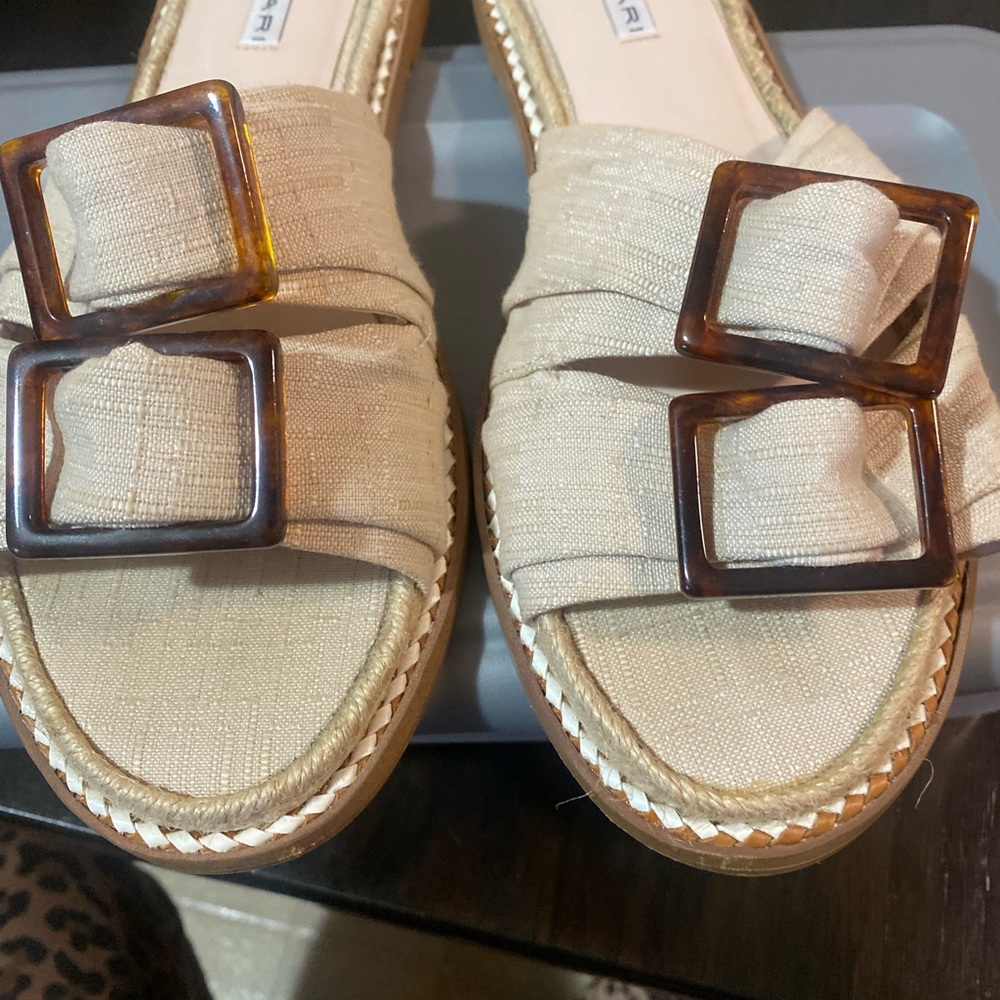 Ladies sandals size 9.5